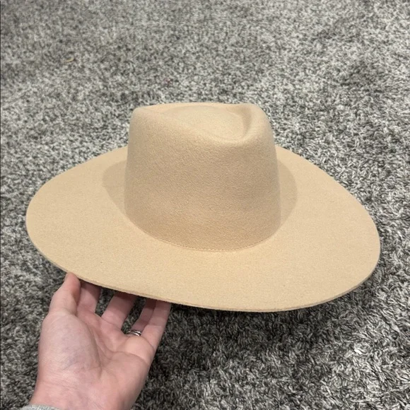 New Gigi Pip DAKOTA TRIANGLE CROWN HAT - CREAM BLEMISHED - Picture 5 of 7